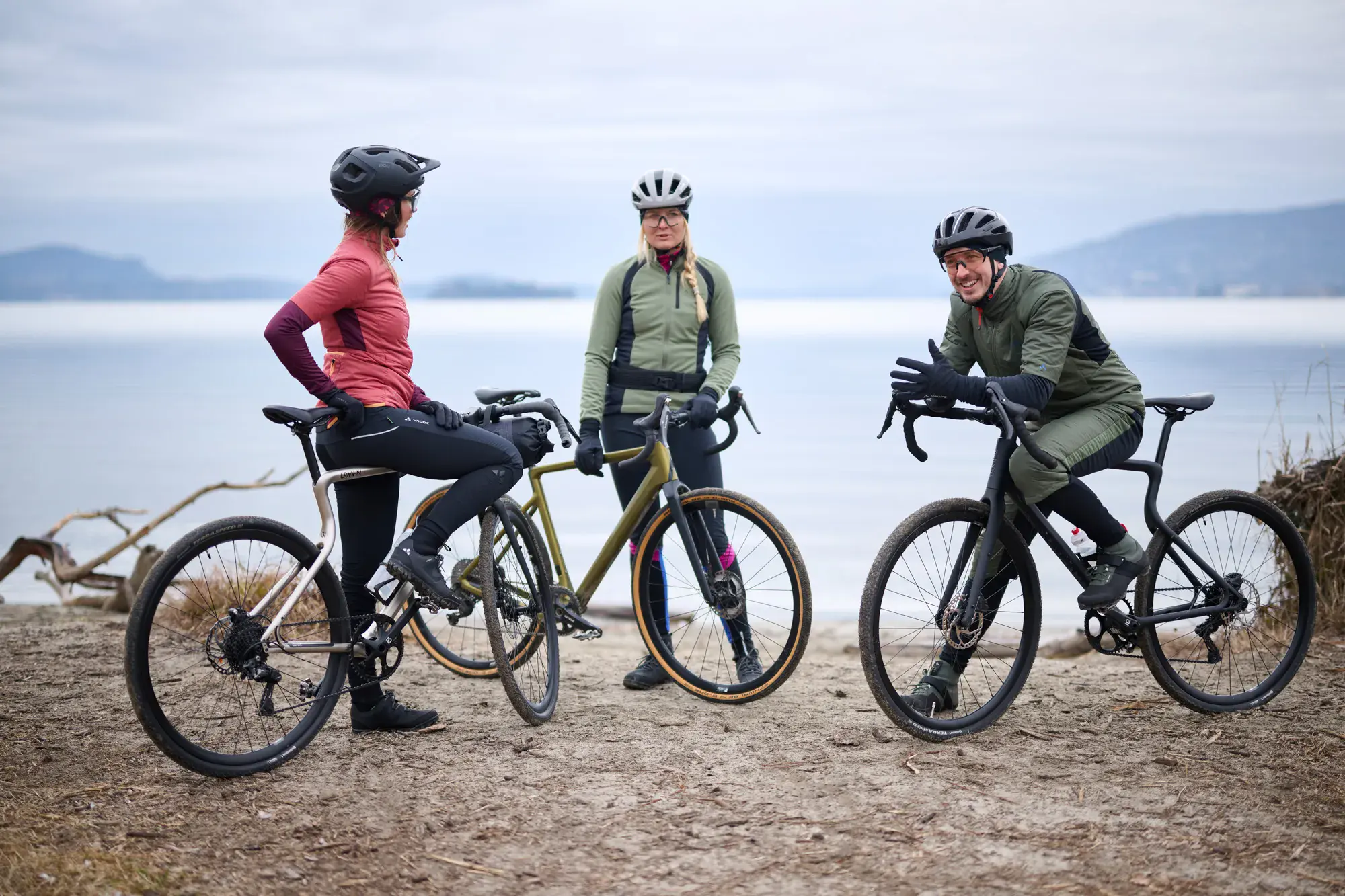 Ciclismo de carretera y gravel con equipamiento sostenible VAUDE