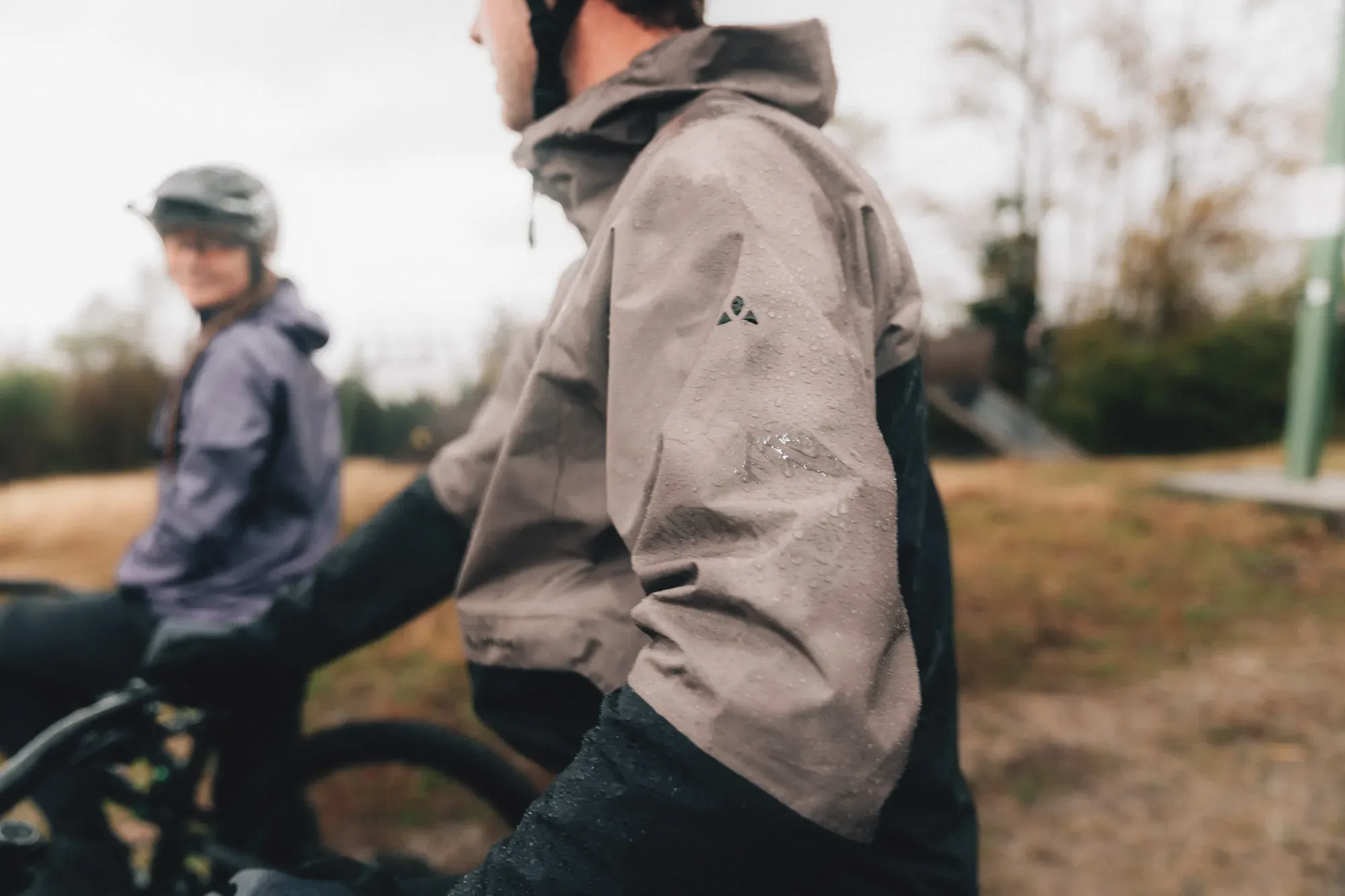 Bicicleta de montaña BTT con material outdoor sostenible VAUDE